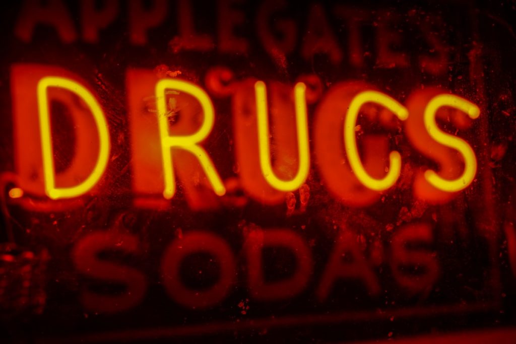 ¿Hay Que Liberar la Comercialización y el Consumo de las Drogas?