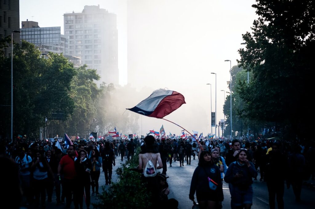 Del “Estado Ecológico” a la Pérdida de Soberanía: 9 Dislates de la Reforma Constitucional Chilena